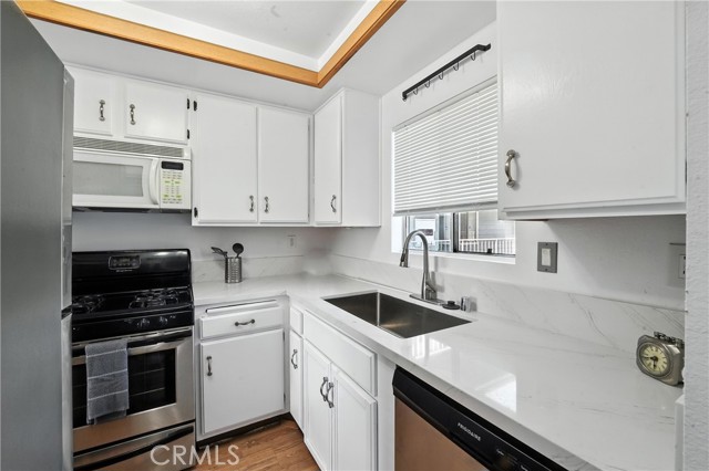Detail Gallery Image 11 of 46 For 955 E 3rd St #304,  Long Beach,  CA 90802 - 2 Beds | 1 Baths