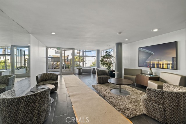 21 7th Place, Long Beach CA: https://media.crmls.org/medias/f58f0e0b-39e8-40cf-bbd2-f0ed9d1a8ef5.jpg