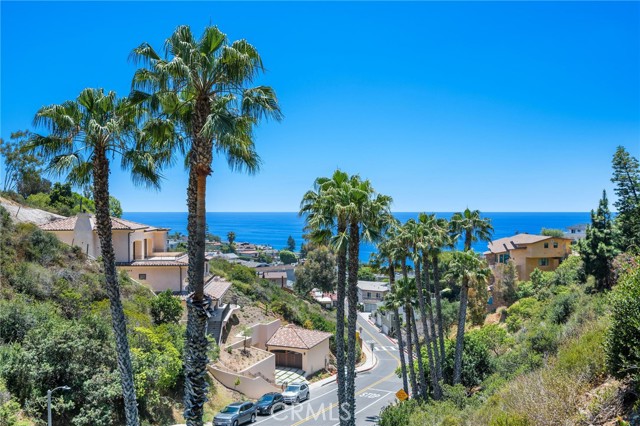 426 Nyes Place, Laguna Beach CA: https://media.crmls.org/medias/f58f1c34-2981-4643-90f6-db0f8ad2226b.jpg