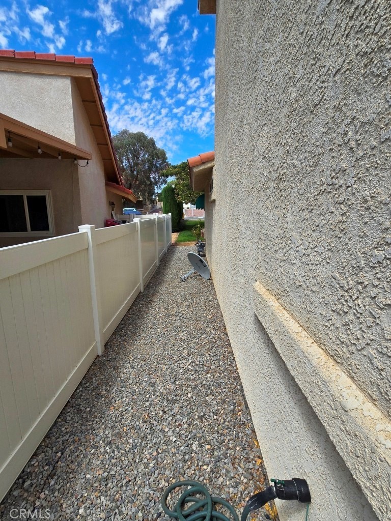 https://media.crmls.org/medias/f58f8272-b65d-4adc-a2d6-8d3a655fbf19.jpg?preset=X-Large