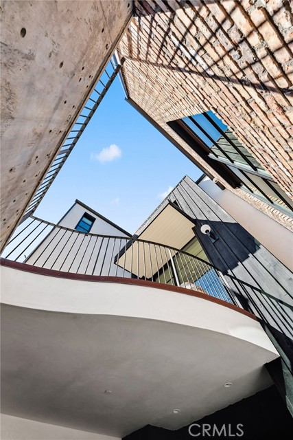 1831 Newport Hills E Drive, Newport Beach CA: https://media.crmls.org/medias/f58feaba-b504-406e-8119-7445632fcae1.jpg