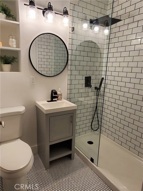 Detail Gallery Image 8 of 21 For 908 - 910 Victoria Ave, Venice,  CA 90291 - – Beds | – Baths