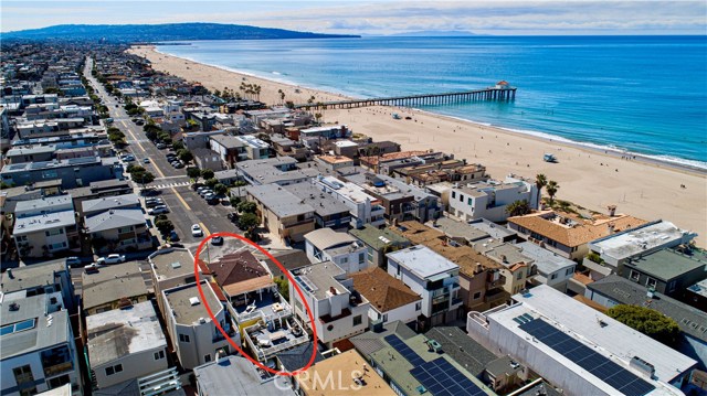 201 15th Street Manhattan Beach, California Prime Downtown Manhattan Beach location, this well maintained triplex is situated on 15th Street where Manhattan Avenue ends. Only steps to the beach, restaurants, shops and the famous MB Pier! Incredible large back deck for entertaining and sun bathing. All units are 2 bedrooms plus 1 bathroom. Situated on a full street to alley lot. Hard to find this type of property, a unique opportunity! Check out the attached video next to map.