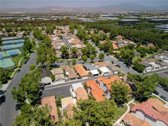 10 Windrow, Irvine CA: https://media.crmls.org/medias/f591d6a0-acc1-40a7-804f-6e8c596835b0.jpg