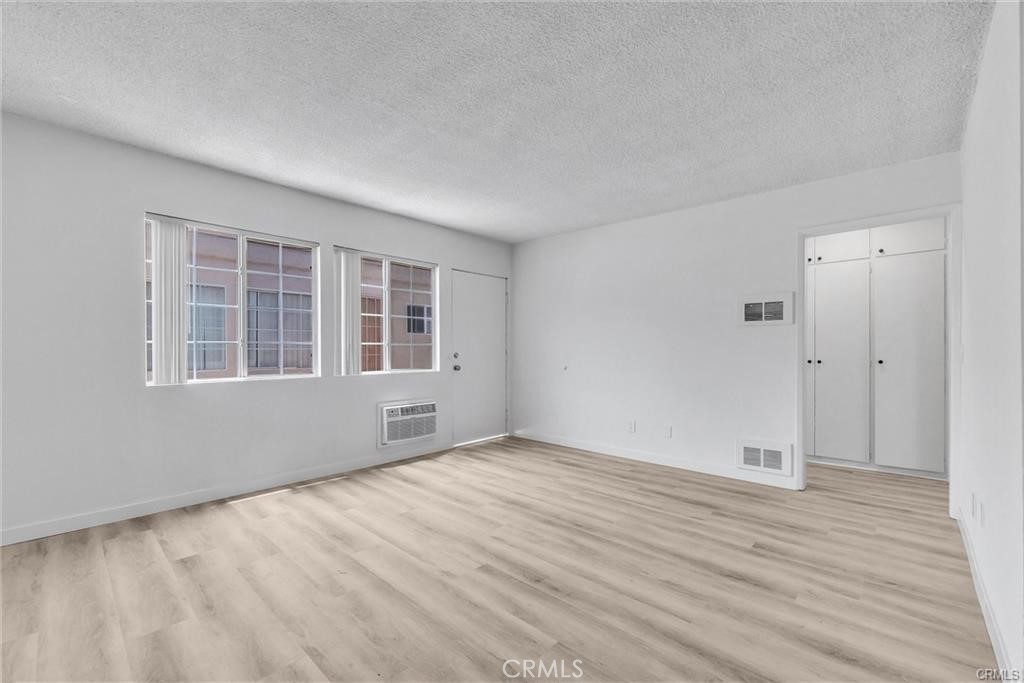 MLS #WS25259712 image #6