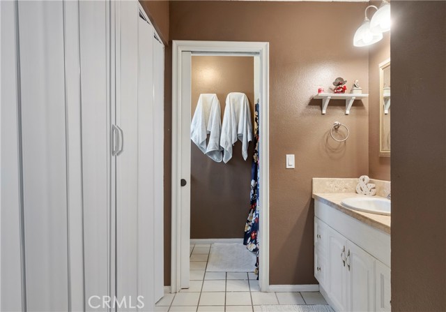 25353 Gemini Ln, Lake Forest CA: https://media.crmls.org/medias/f5929ce1-f253-4715-bea0-aca29046f350.jpg