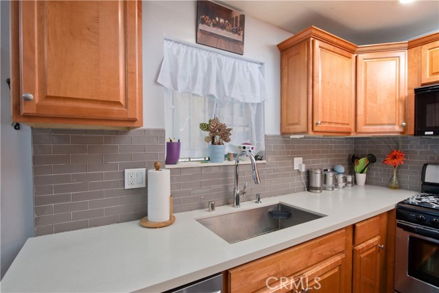 Detail Gallery Image 9 of 18 For 14924 Nordhoff St #12,  North Hills,  CA 91343 - 2 Beds | 1/1 Baths