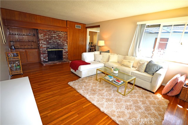 Detail Gallery Image 5 of 35 For 622 E Lomita, Orange,  CA 92867 - 4 Beds | 2 Baths