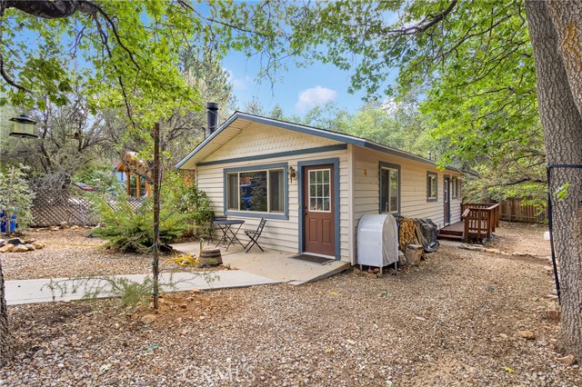 412 San Bernardino Avenue, Sugarloaf CA: https://media.crmls.org/medias/f593236a-b4fc-40f7-a813-e47d73dfc388.jpg