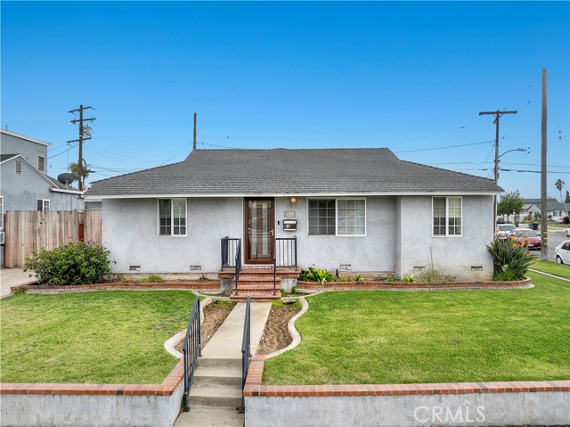 Detail Gallery Image 2 of 28 For 2012 Redondo Beach Bld, Torrance,  CA 90504 - 3 Beds | 2 Baths