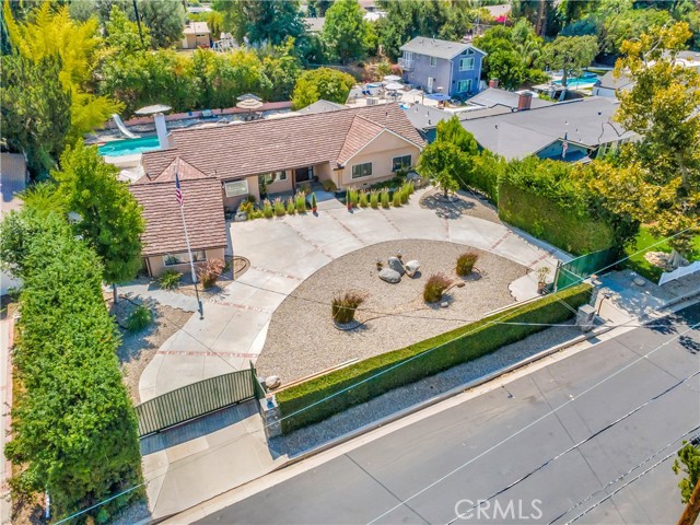 4532 Del Moreno Drive, Woodland Hills CA: https://media.crmls.org/medias/f5938e92-d32d-4601-921a-360c9b49a187.jpg