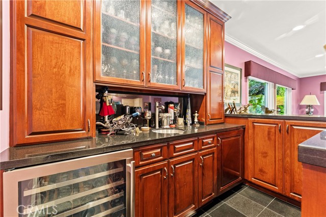 Detail Gallery Image 11 of 46 For 4960 Densmore Ave, Encino,  CA 91436 - 5 Beds | 5/2 Baths