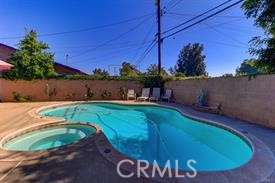 https://media.crmls.org/medias/f5942ada-ca89-4214-b526-dfc1d4507557.jpg?preset=X-Large