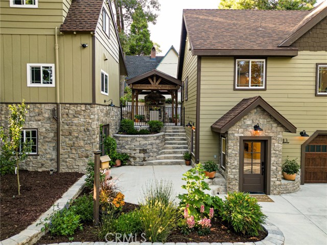 243 Manzanita Drive, Lake Arrowhead CA: https://media.crmls.org/medias/f59507e9-17e6-4ca2-aee6-a3d85696cb34.jpg
