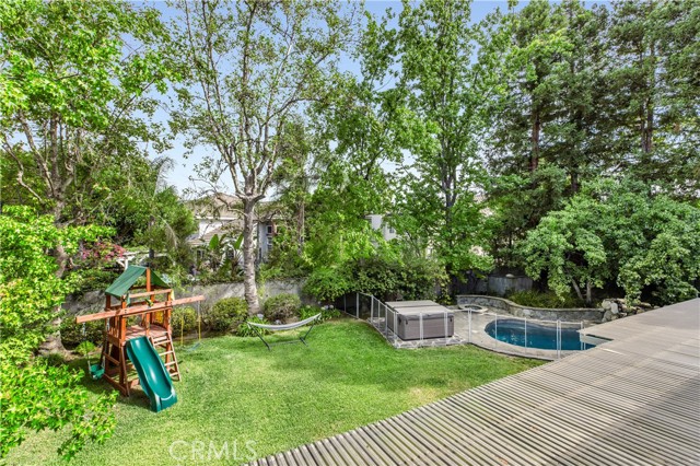 6032 County Oak Road, Woodland Hills CA: https://media.crmls.org/medias/f5960212-b45e-4690-ab95-4d8b317830bc.jpg