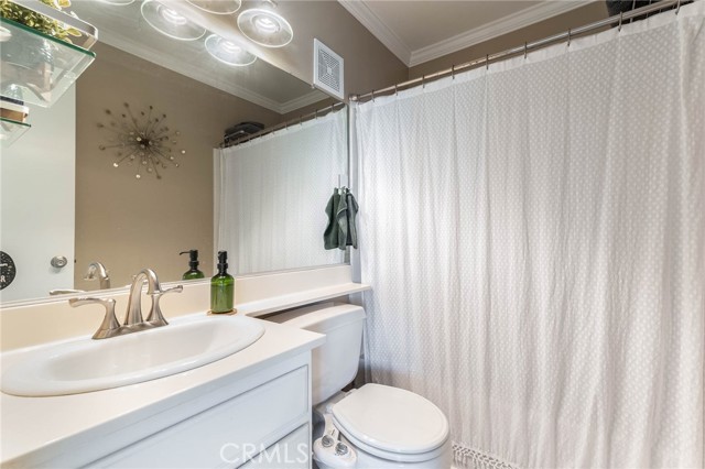 Detail Gallery Image 6 of 20 For 21226 Trumpet Dr #201,  Newhall,  CA 91321 - 2 Beds | 2 Baths