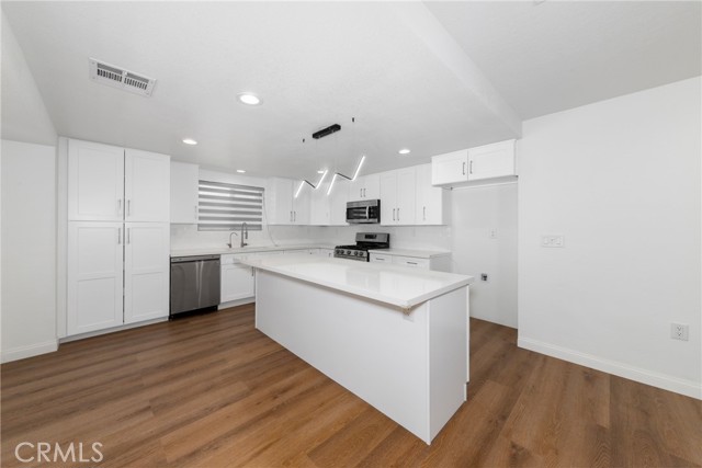 Detail Gallery Image 13 of 62 For 14743 Blue Grass Dr, Helendale,  CA 92342 - 4 Beds | 3 Baths