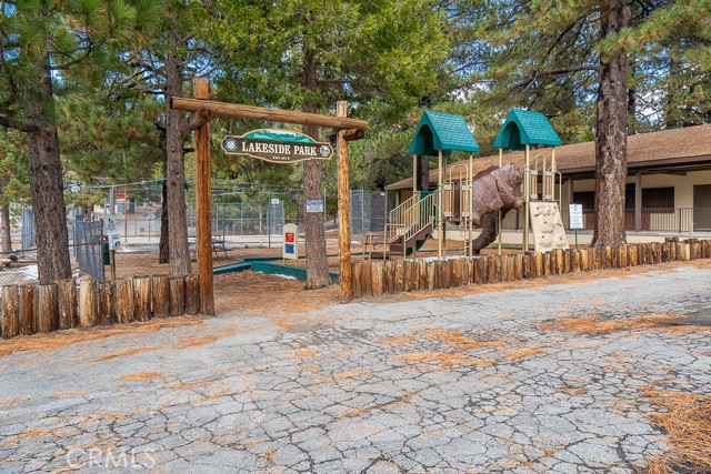 Detail Gallery Image 9 of 17 For 33332 Holcomb Creek, Green Valley Lake,  CA 92341 - 2 Beds | 2 Baths