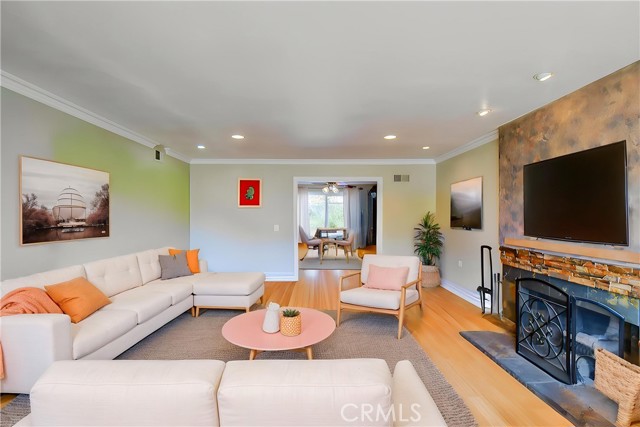 Detail Gallery Image 9 of 50 For 2401 E Avalon, Santa Ana,  CA 92705 - 5 Beds | 3 Baths