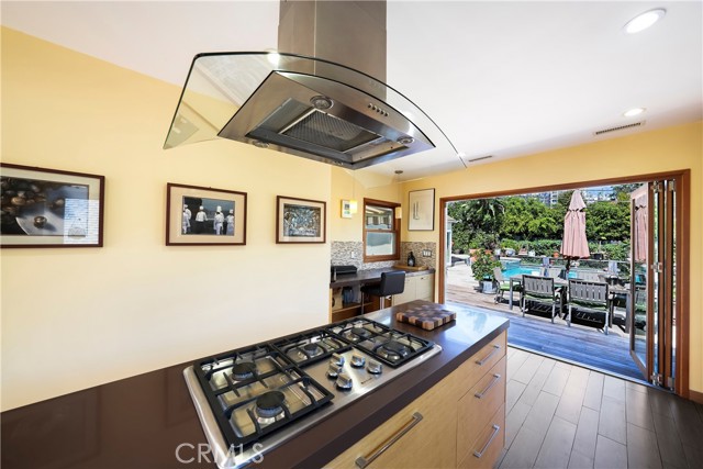 Detail Gallery Image 18 of 56 For 10707 Rochester, Los Angeles,  CA 90024 - 3 Beds | 3 Baths