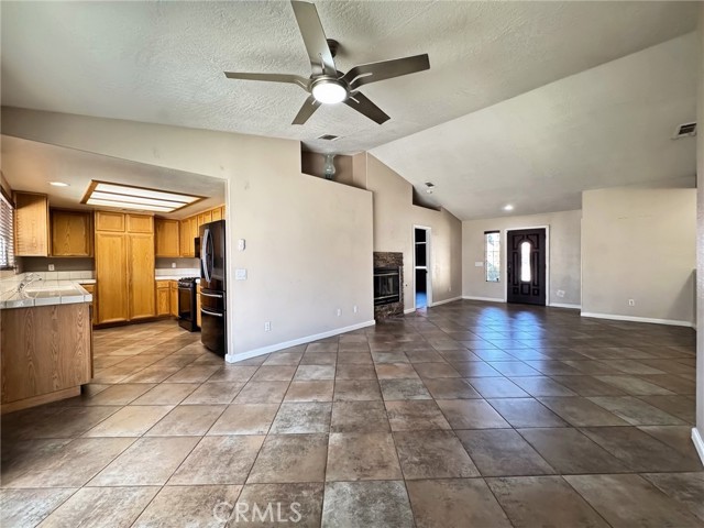 Detail Gallery Image 3 of 14 For 13041 Billings Ct, Victorville,  CA 92395 - 3 Beds | 2 Baths