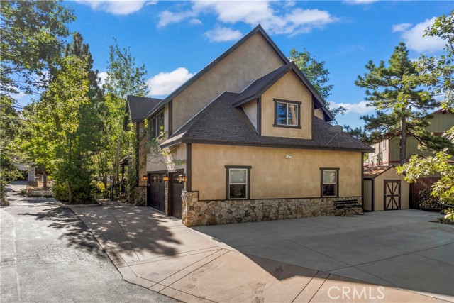 1034 Teakwood Drive, Lake Arrowhead CA: https://media.crmls.org/medias/f59aebf8-cf00-4706-8db0-bf0231ce4d05.jpg