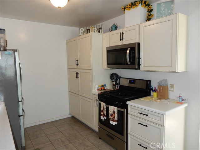 Detail Gallery Image 5 of 19 For 3361 W Thornton, Anaheim,  CA 92804 - 3 Beds | 2 Baths