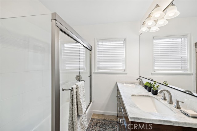 1833 N Greenbrier N Road, Long Beach CA: https://media.crmls.org/medias/f59b4fe7-bc1c-4efc-bdbf-adb3b0e0e18f.jpg