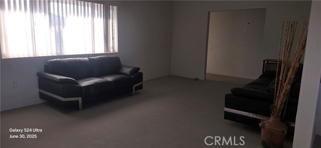 121 Old Woman Springs Road, Yucca Valley CA: https://media.crmls.org/medias/f59be593-9f09-41bd-8f27-6fca7d25e7a1.jpg