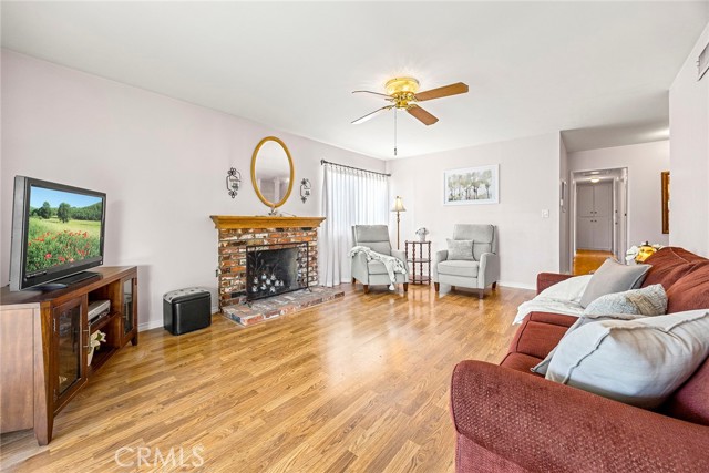 Detail Gallery Image 4 of 23 For 402 Jade Ave, Placentia,  CA 92870 - 4 Beds | 2 Baths