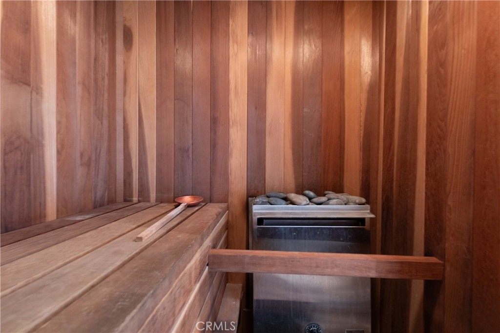 https://media.crmls.org/medias/f59d05e8-985c-4e8b-8622-36dcfe20511a.jpg?preset=X-Large