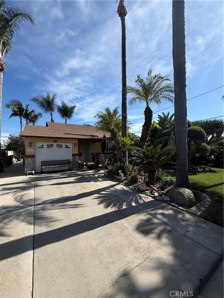 1030 W Glenwood Pl