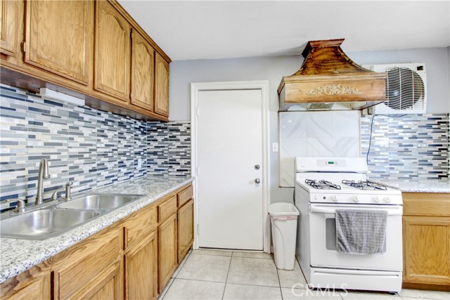 Detail Gallery Image 8 of 25 For 1762 Mallory St, San Bernardino,  CA 92407 - 4 Beds | 1/1 Baths