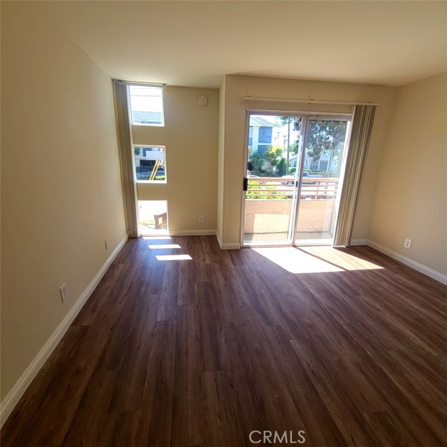Detail Gallery Image 6 of 17 For 5060 Kester Ave #101,  Sherman Oaks,  CA 91403 - 1 Beds | 1 Baths