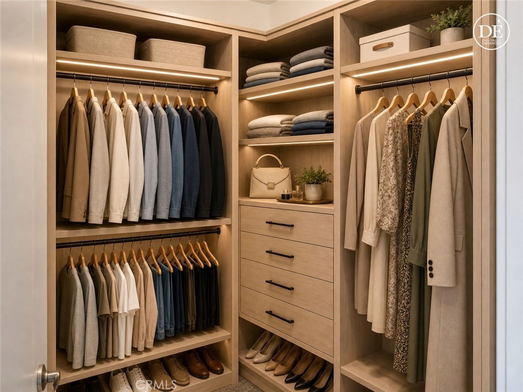 https://media.crmls.org/medias/f59e522e-5c0b-41b3-9c45-0ab5cc9388bc.jpg?preset=X-Large