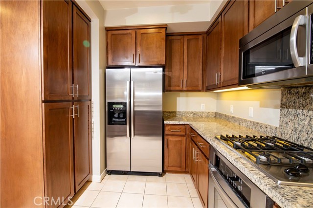 Detail Gallery Image 9 of 64 For 21301 Erwin St #237,  Woodland Hills,  CA 91367 - 2 Beds | 2 Baths