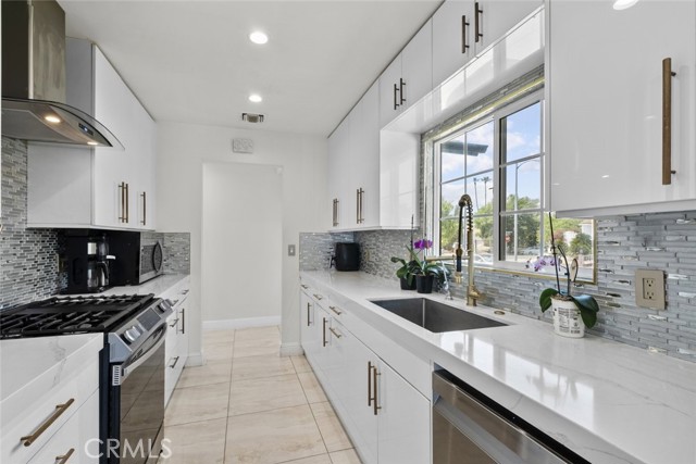 Detail Gallery Image 8 of 41 For 12628 Stagg St, North Hollywood,  CA 91605 - 4 Beds | 2 Baths