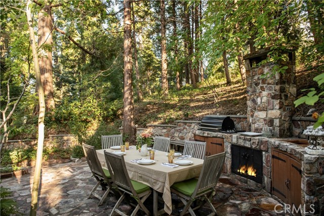 324 Summit Drive, Lake Arrowhead CA: https://media.crmls.org/medias/f5a1b41f-5af3-4d99-b4b7-b6e59010a8f4.jpg