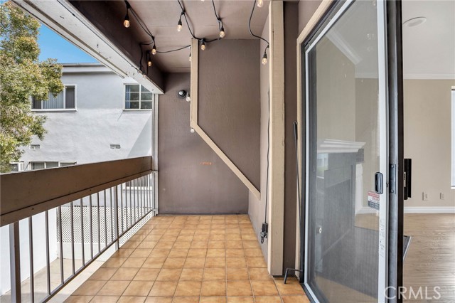Detail Gallery Image 7 of 23 For 1005 Monterey Rd #5,  Glendale,  CA 91206 - 3 Beds | 3 Baths