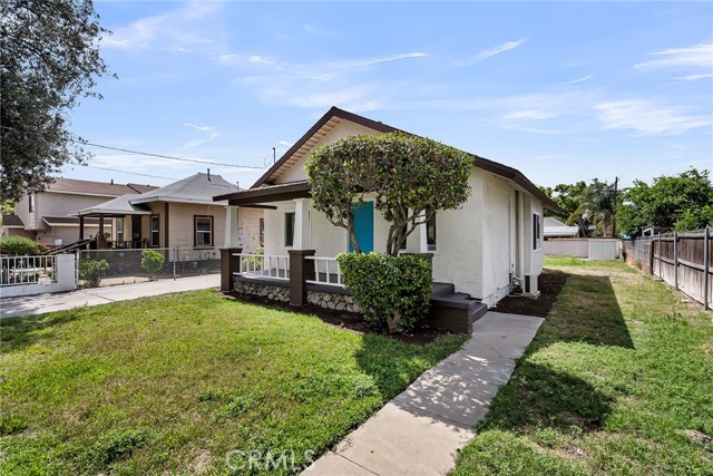 Detail Gallery Image 3 of 26 For 970 E 6th St, Pomona,  CA 91766 - 2 Beds | 2 Baths