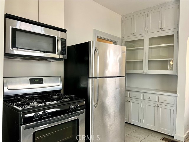 Detail Gallery Image 11 of 32 For 124 1/2 S Westmoreland Ave #1/2,  Los Angeles,  CA 90004 - 2 Beds | 2 Baths