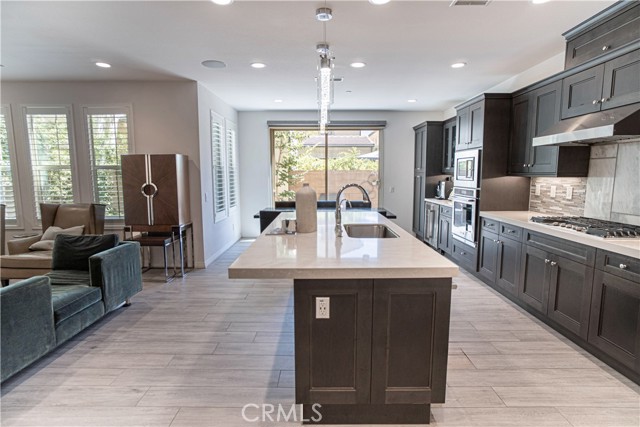 124 Brambles, Irvine CA: https://media.crmls.org/medias/f5a2d17b-94d7-40cd-b603-33c0311c867f.jpg