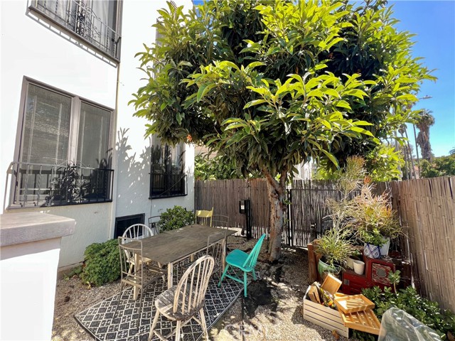 122 S Westmoreland Ave, Los Angeles CA: https://media.crmls.org/medias/f5a394dc-601c-4ab0-bb3e-5b97608887e0.jpg