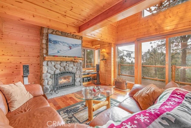 Detail Gallery Image 14 of 43 For 43478 Sheephorn Rd, Big Bear Lake,  CA 92315 - 3 Beds | 2 Baths