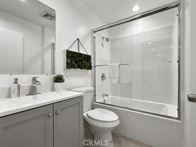 Detail Gallery Image 14 of 17 For 1144 Stanley Ave a,  Long Beach,  CA 90804 - 3 Beds | 2 Baths