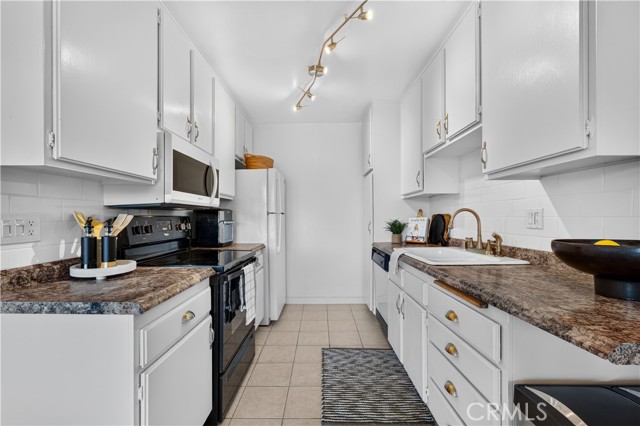 1061 Park Avenue, 306 photo 6