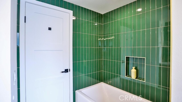 2737 Lorenzo Avenue, Costa Mesa CA: https://media.crmls.org/medias/f5a50735-2274-433e-b65e-37641d9f36d8.jpg