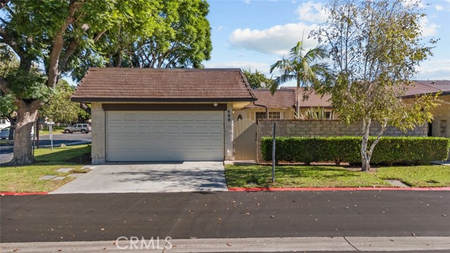 Detail Gallery Image 1 of 28 For 490 Escondido Ct, Camarillo,  CA 93010 - 2 Beds | 2 Baths