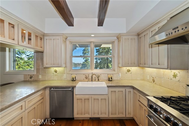 Detail Gallery Image 15 of 59 For 319 Mittry Ln, Lake Arrowhead,  CA 92352 - 2 Beds | 2/1 Baths