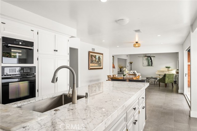 Detail Gallery Image 18 of 54 For 18961 Castlegate Ln, Santa Ana,  CA 92705 - 4 Beds | 3/1 Baths
